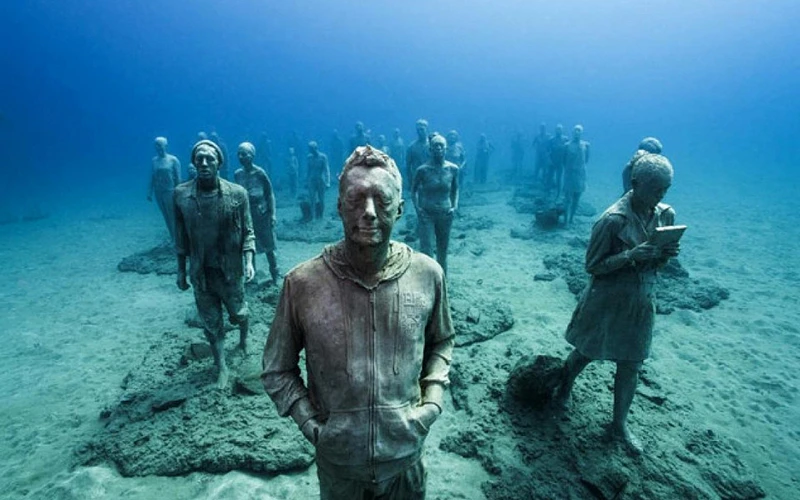 Под волнами: Самые красивые подводные музеи мира